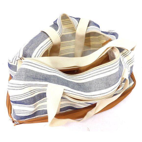 Over Night Weekender Bag with bottom shoe compartment DSW preowned - Picture 5 of 5